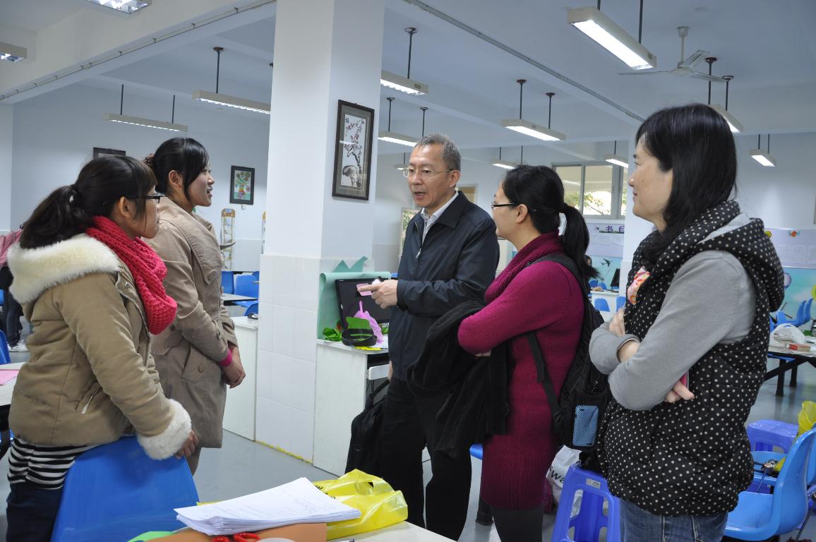 向学生了解学习生活情况